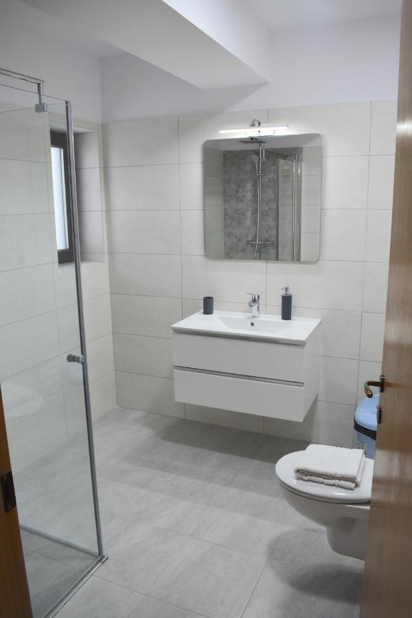 Cosy&Minimalistic Apartments - Haret Building Sinaia Kültér fotó