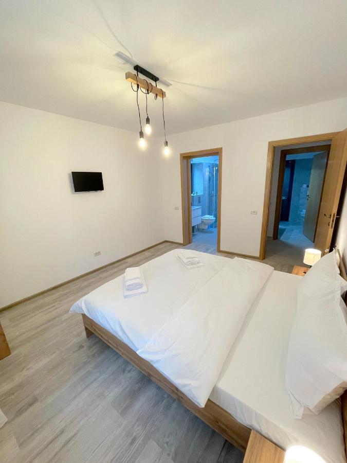 Cosy&Minimalistic Apartments - Haret Building Sinaia Kültér fotó
